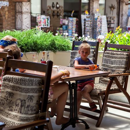סאני ביץ' Lotus Family Hotel - Free Parking מראה חיצוני תמונה