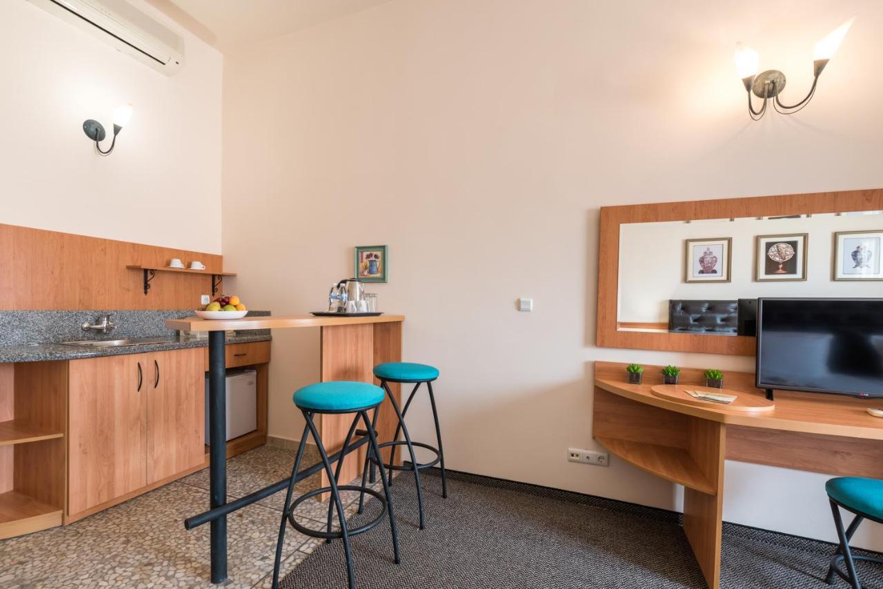 סאני ביץ' Lotus Family Hotel - Free Parking מראה חיצוני תמונה
